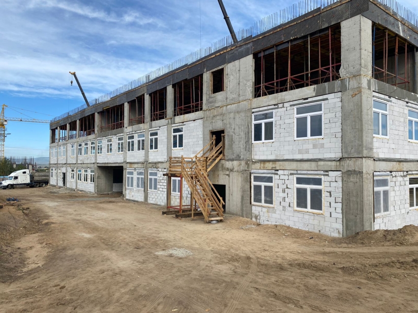 Строители возвели все этажи новой школы на 800 мест в Чите 
